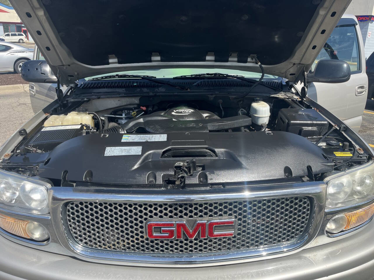 Used 2005 GMC Yukon XL Denali image 24