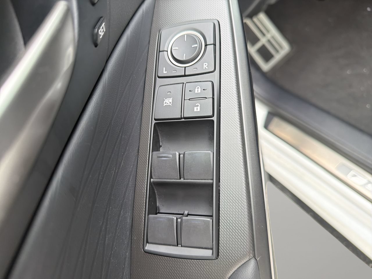 Used 2024 Lexus IS 350 F Sport RWD image 17