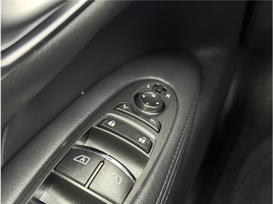 Used 2013 INFINITI M37 w/ Premium Pkg image 28