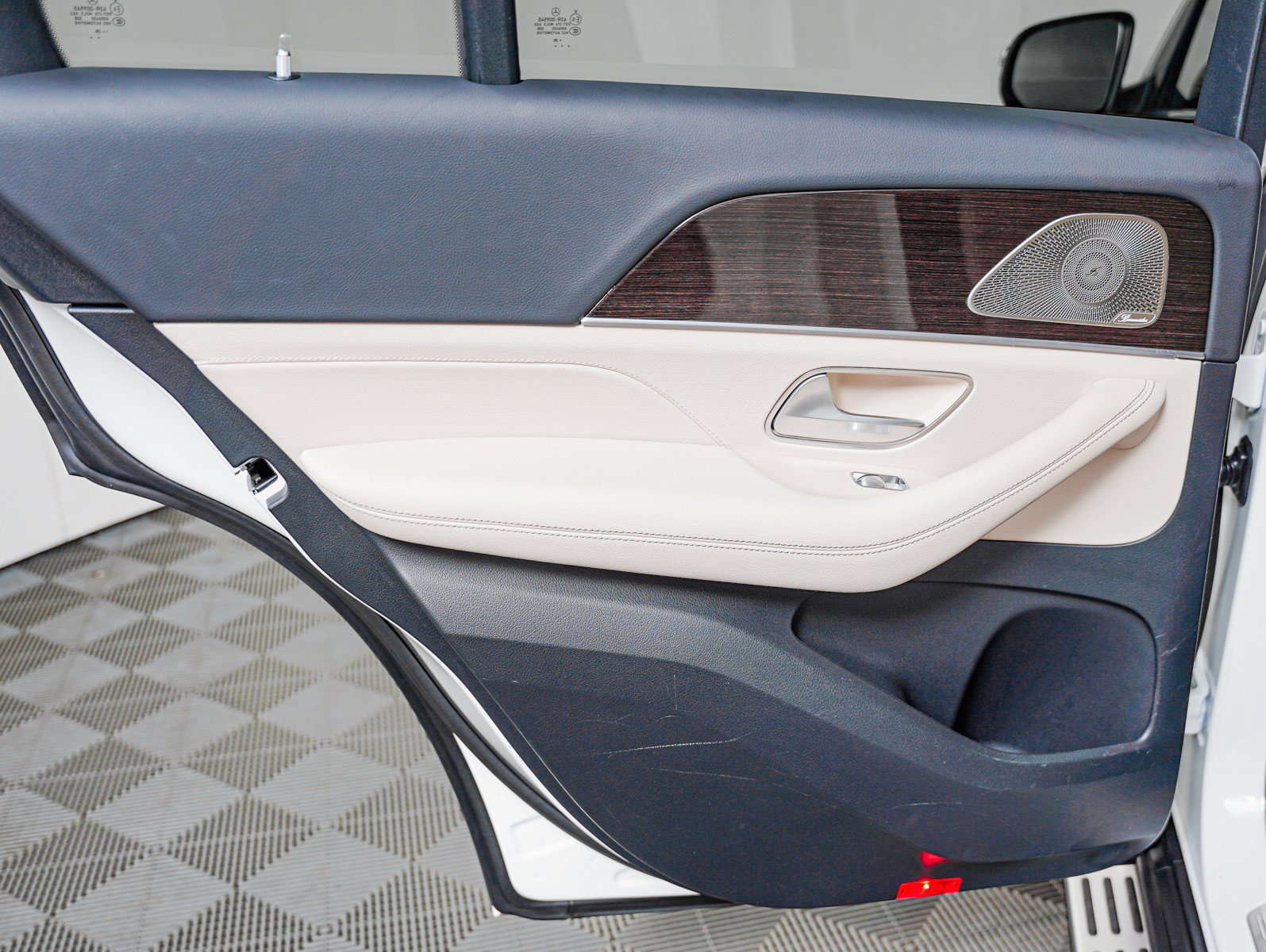Certified 2025 Mercedes-Benz GLE 450e 4MATIC image 22