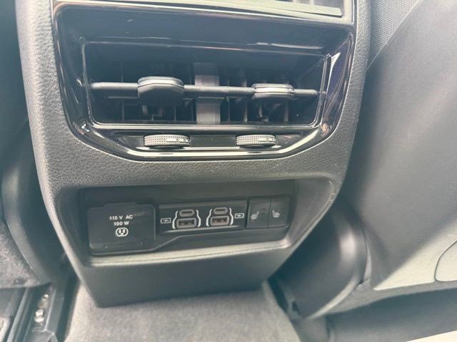 Used 2022 Jeep Grand Cherokee Limited AWD/4WD image 17