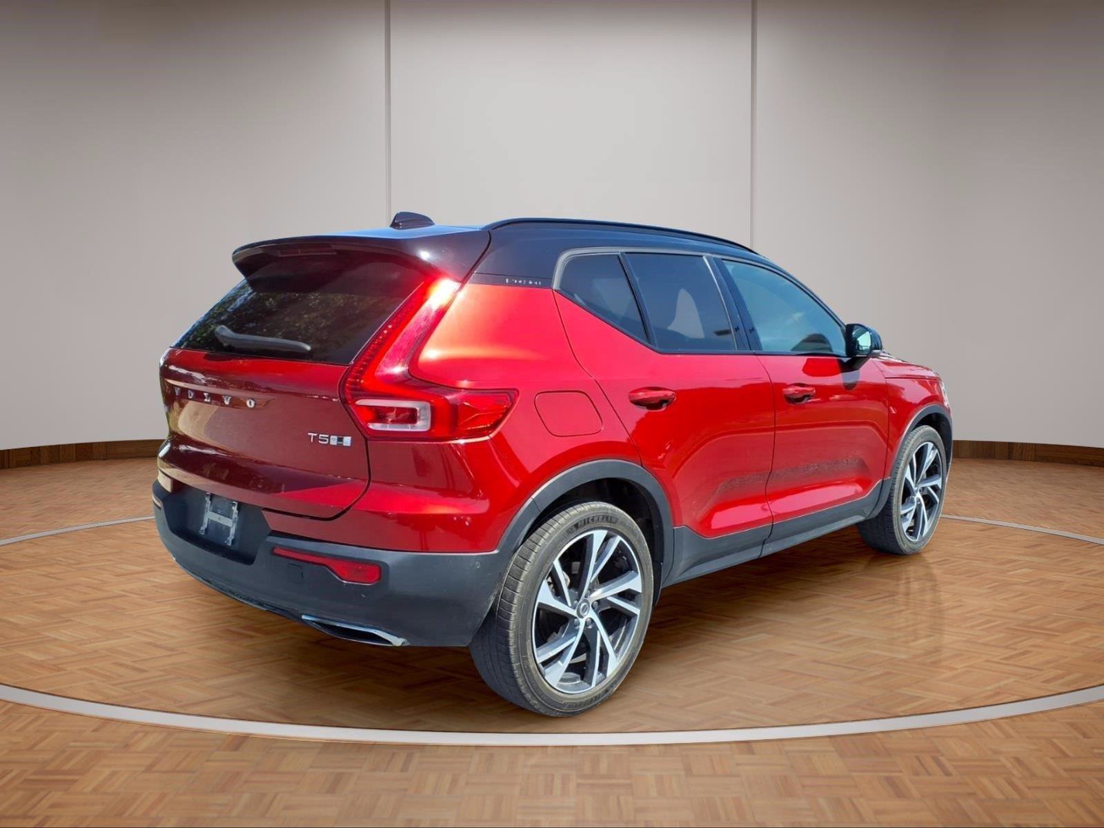 Used 2020 Volvo XC40 T5 R-Design AWD/4WD image 6