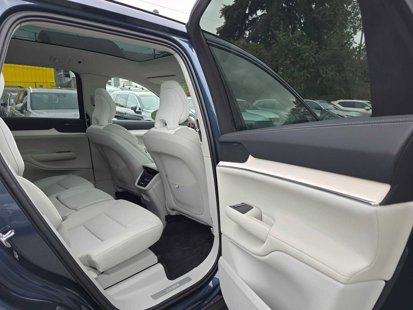 Certified 2025 Volvo EX90 Ultra AWD/4WD image 14