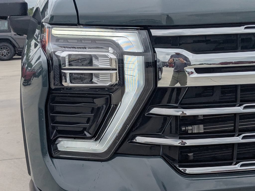 Used 2025 Chevrolet Silverado 2500 LTZ w/ LTZ Convenience Package AWD/4WD image 11