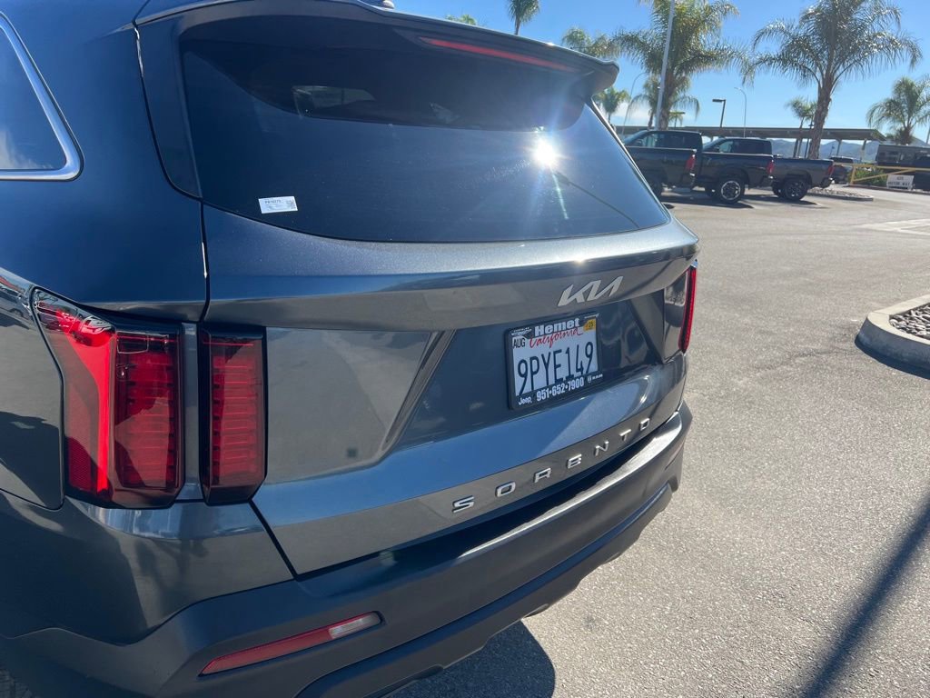 Used 2022 Kia Sorento LX image 13