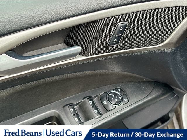 Used 2018 Ford Fusion SE w/ Fusion SE Technology Package FWD image 9
