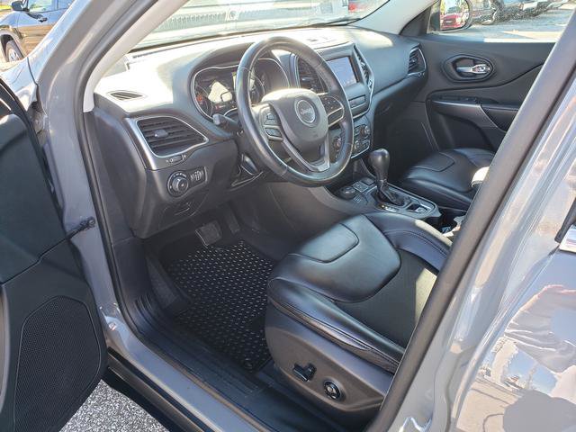 Used 2019 Jeep Cherokee Latitude Plus w/ Cold Weather Group AWD/4WD image 10