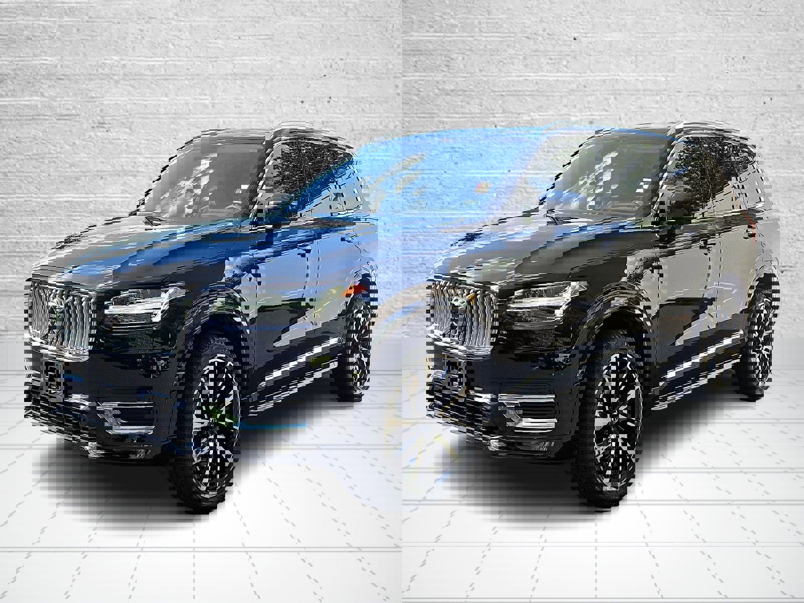 Used 2023 Volvo XC90 B6 Plus image 3