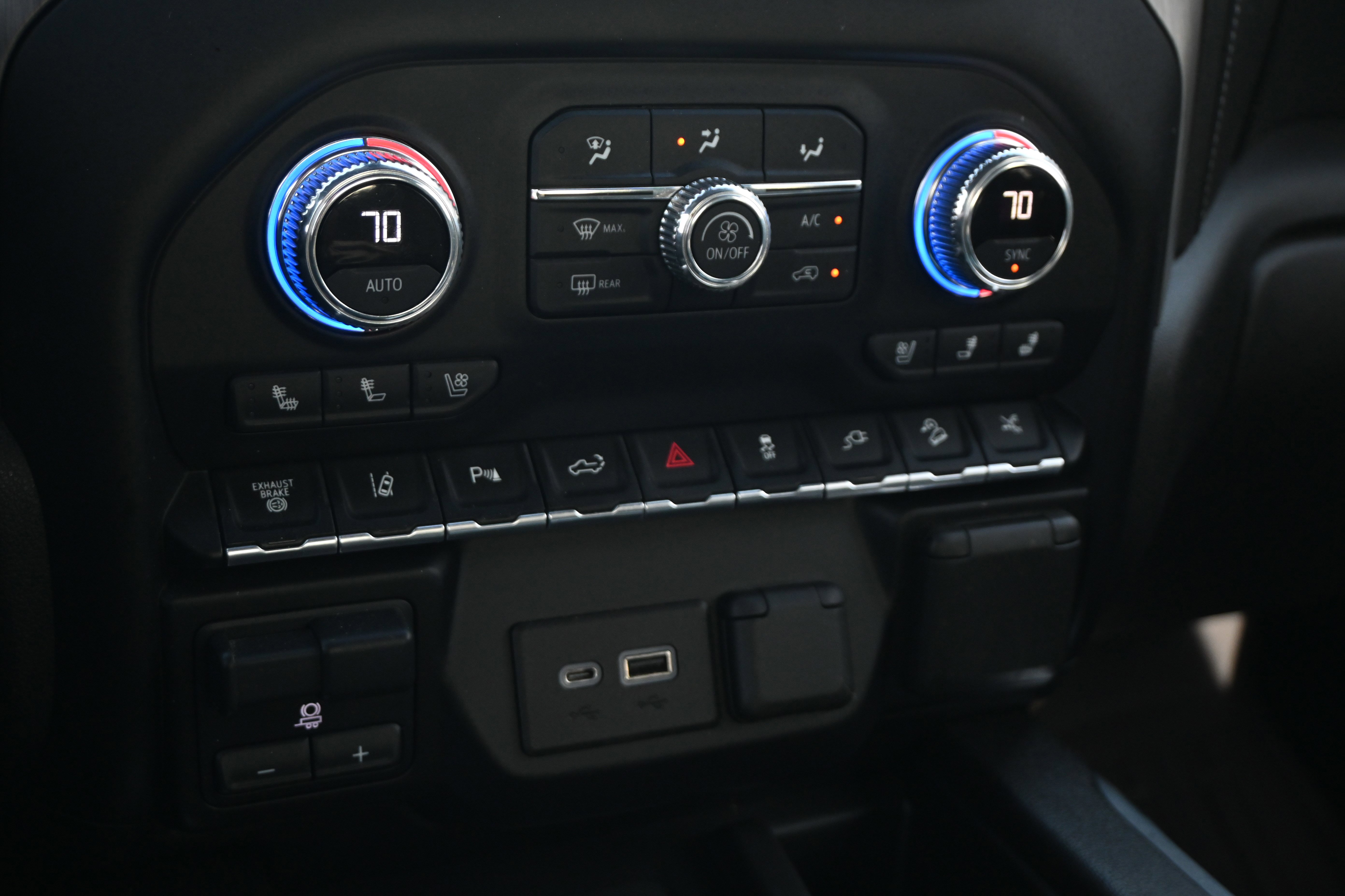 Used 2021 GMC Sierra 2500 Denali w/ Denali Black Diamond Edition image 22