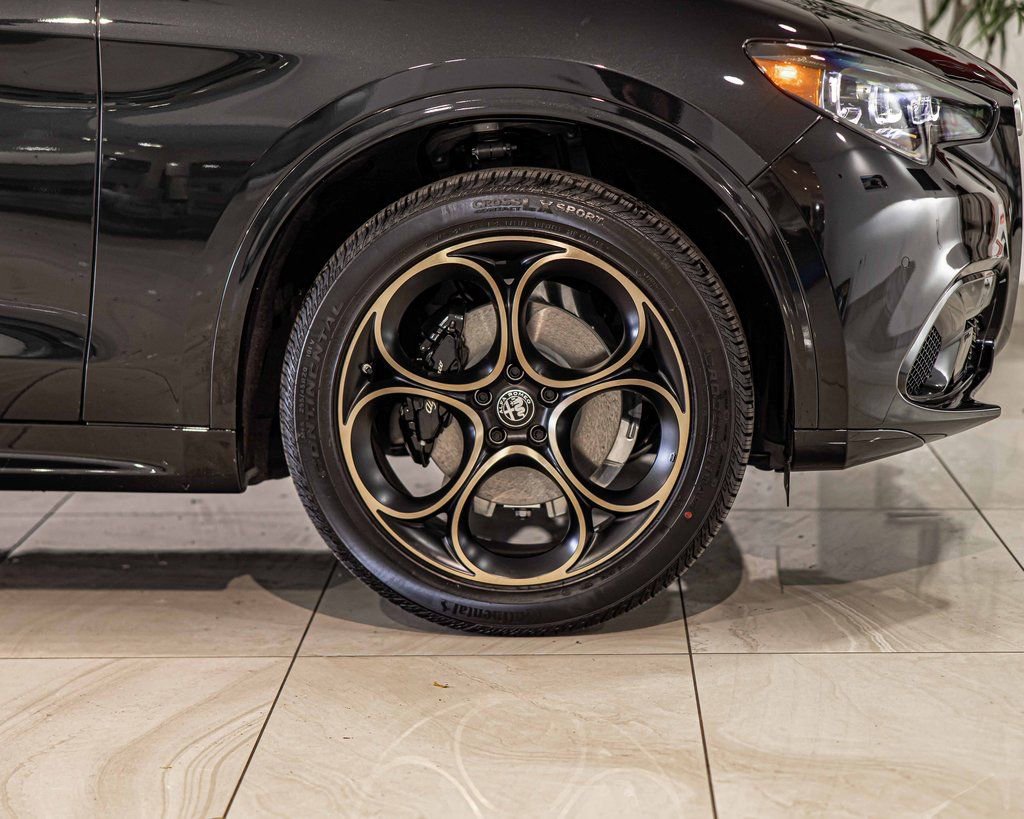 New 2025 Alfa Romeo Stelvio Sprint image 10