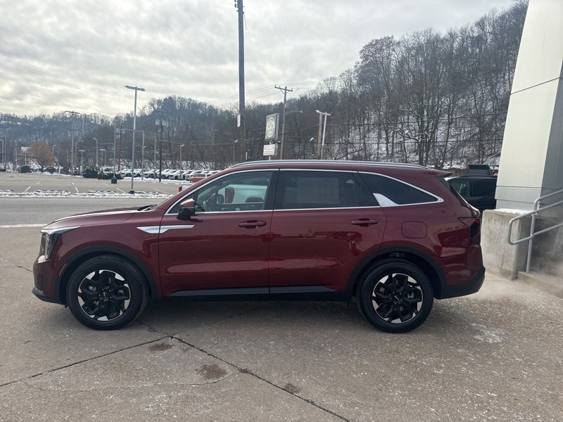 Used 2025 Kia Sorento S w/ Panoramic Sunroof Package image 4