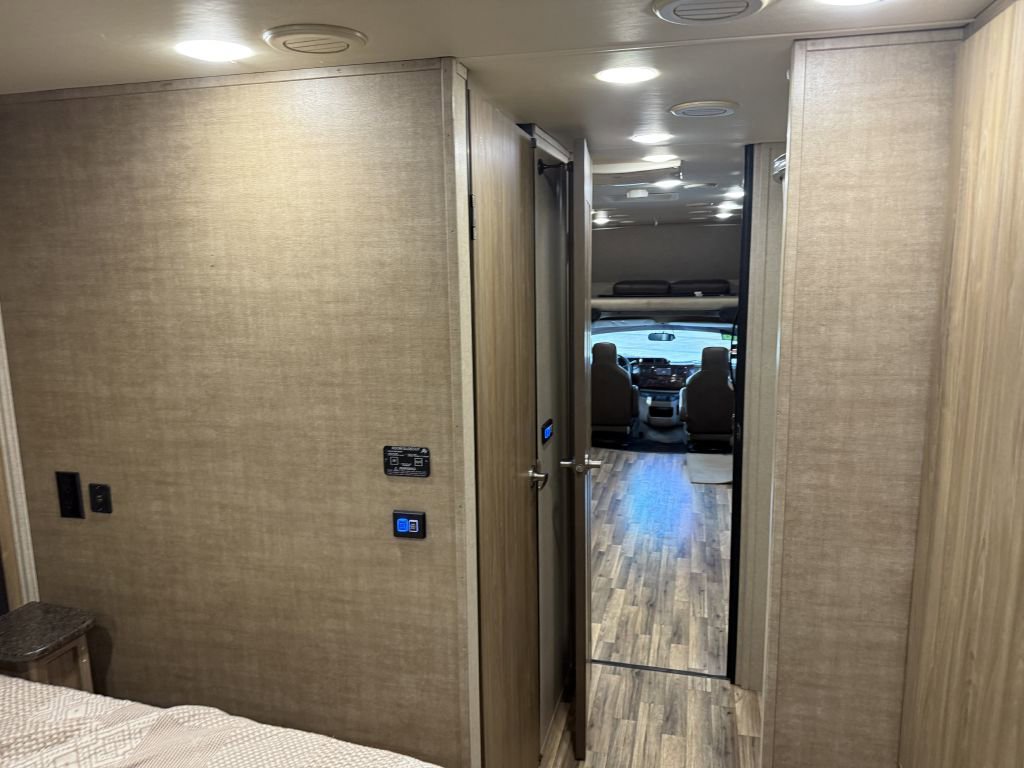 Used 2017 Ford E-450 and Econoline 450 Super Duty w/ Motorhome Prep Package RWD image 73