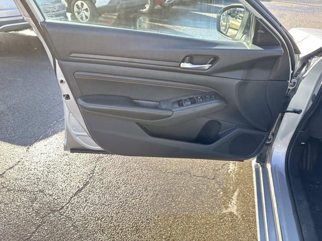 Used 2020 Nissan Altima 2.5 SR w/ Premium Package image 13