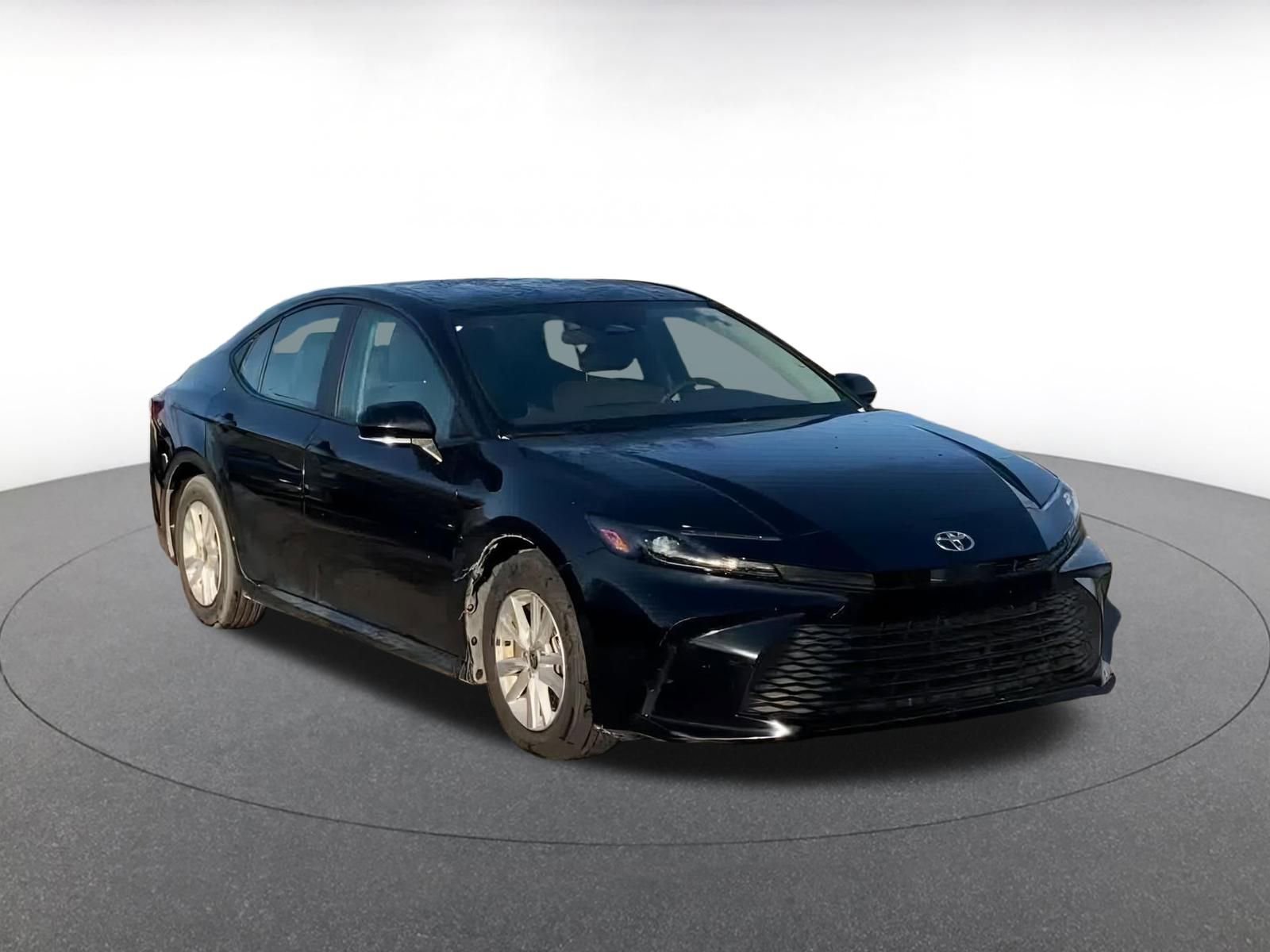 Used 2025 Toyota Camry LE image 3