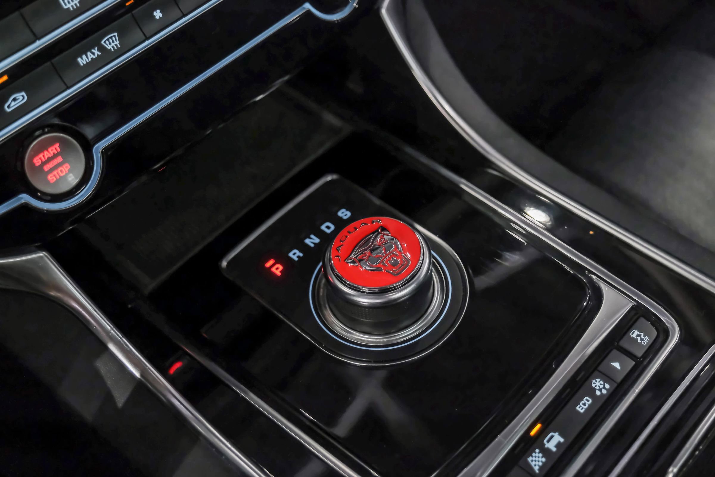 Used 2020 Jaguar XF Prestige RWD image 24