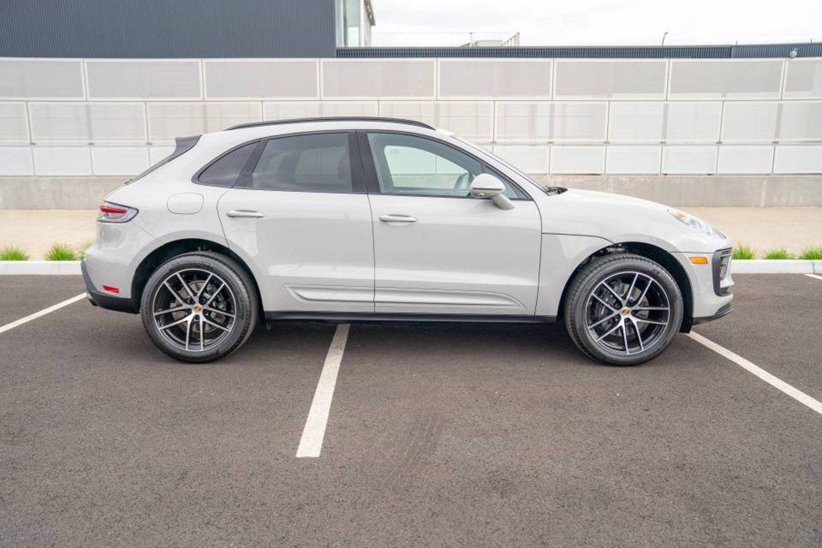 New 2026 Porsche Macan AWD/4WD image 8
