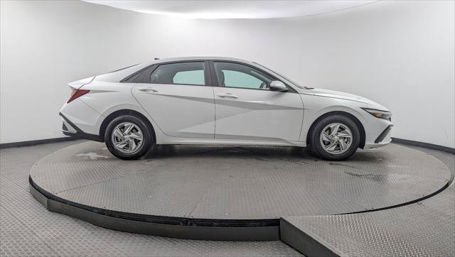 Used 2025 Hyundai Elantra SE FWD image 9
