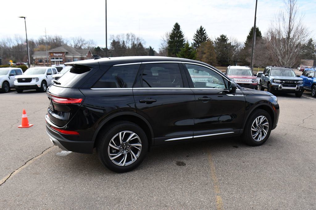 Used 2024 Lincoln Corsair Premiere image 7