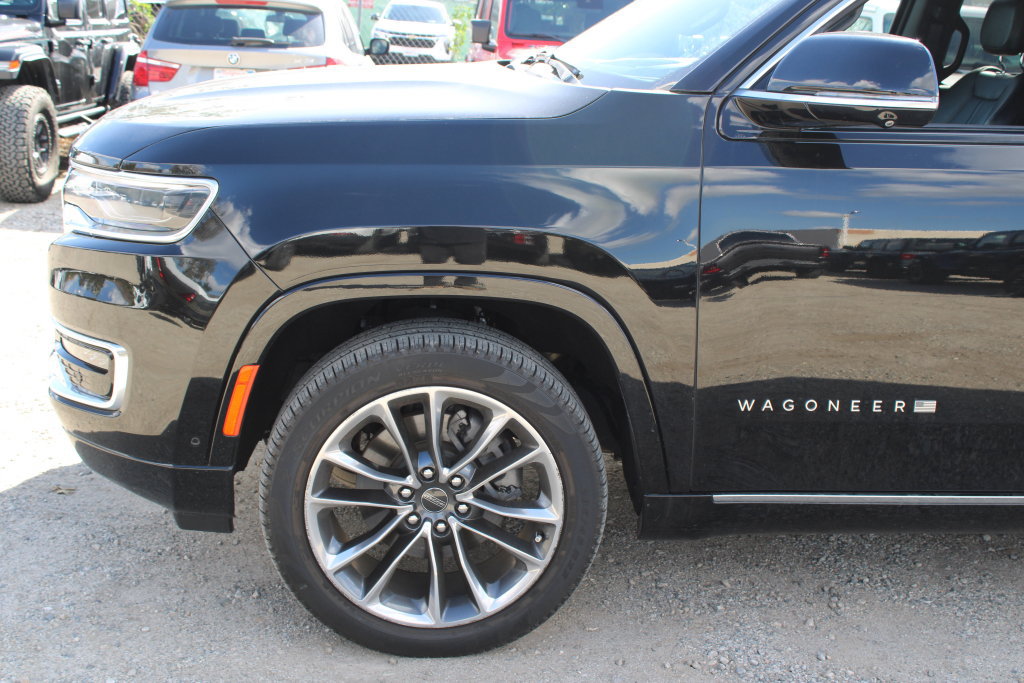 Used 2023 Jeep Wagoneer Series III w/ Premium Group I AWD/4WD image 7