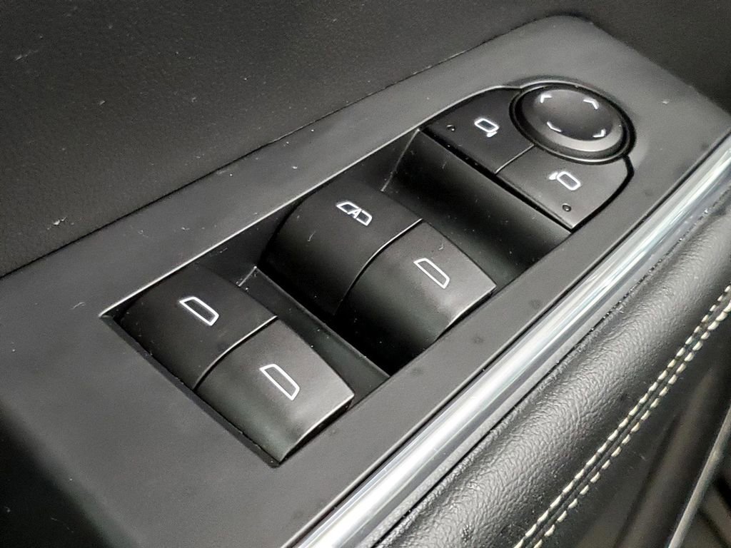 Used 2025 GMC Acadia Elevation image 27