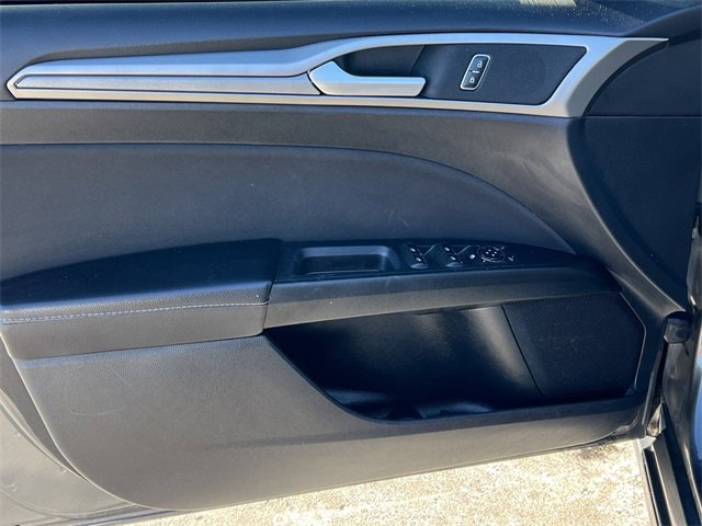 Used 2020 Ford Fusion SE image 15