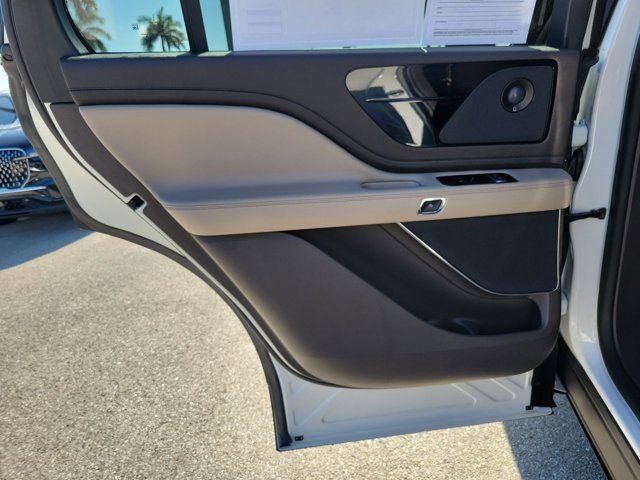 Certified 2024 Lincoln Aviator Reserve w/ Equipment Group 201A RWD image 16