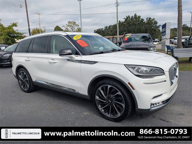 Used 2020 Lincoln Aviator Reserve w/ Equipment Group 201A image 2