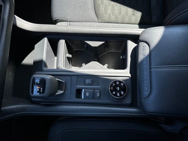 Used 2024 Nissan Pathfinder S image 21