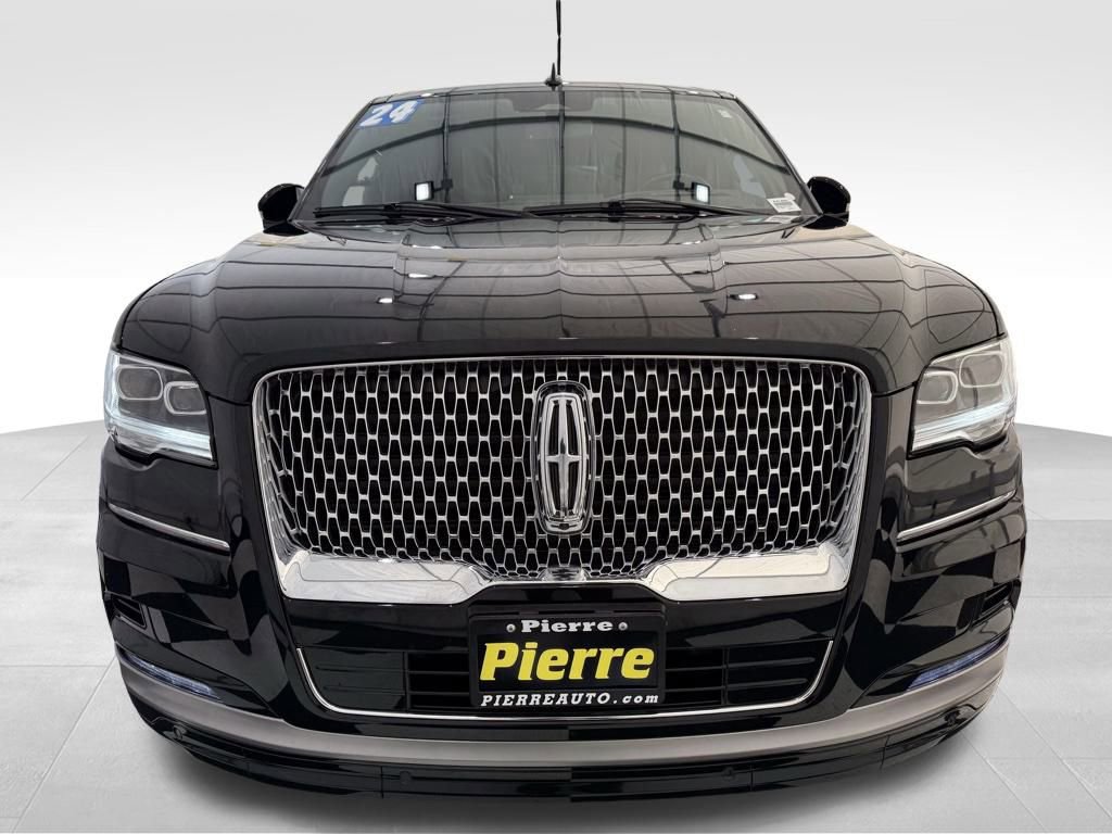 Used 2024 Lincoln Navigator Reserve image 10