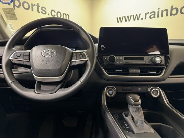 Used 2025 Toyota Grand Highlander AWD image 9