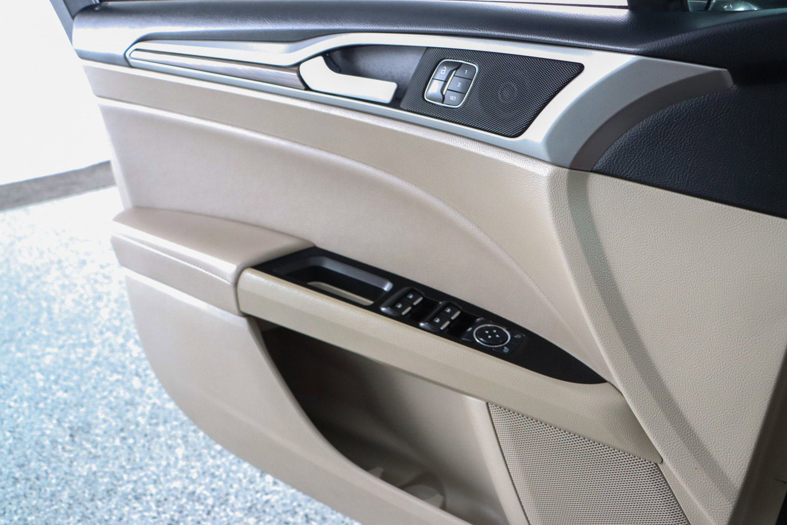 Used 2019 Ford Fusion SEL image 21