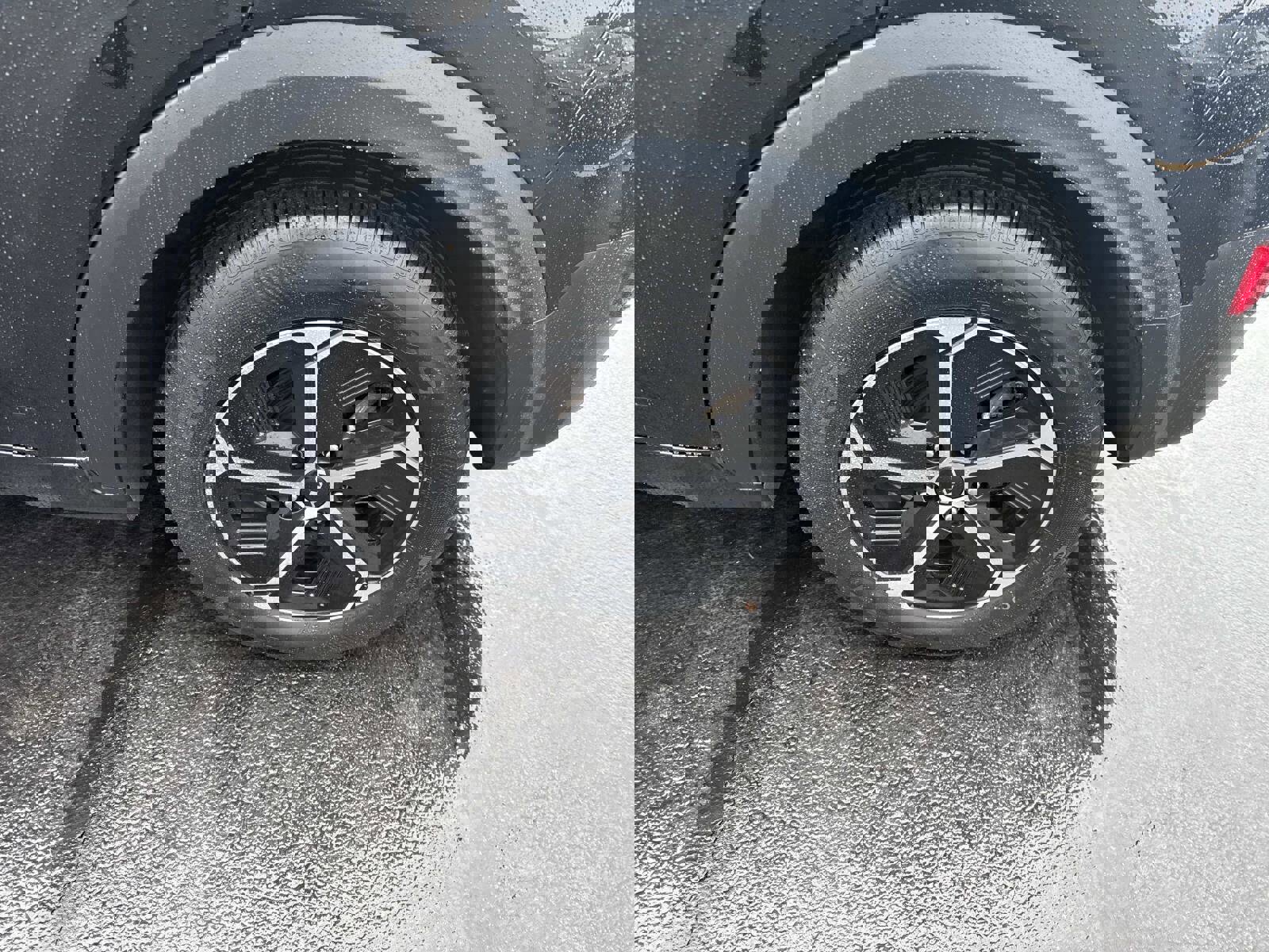 Used 2023 Kia Niro EX image 13