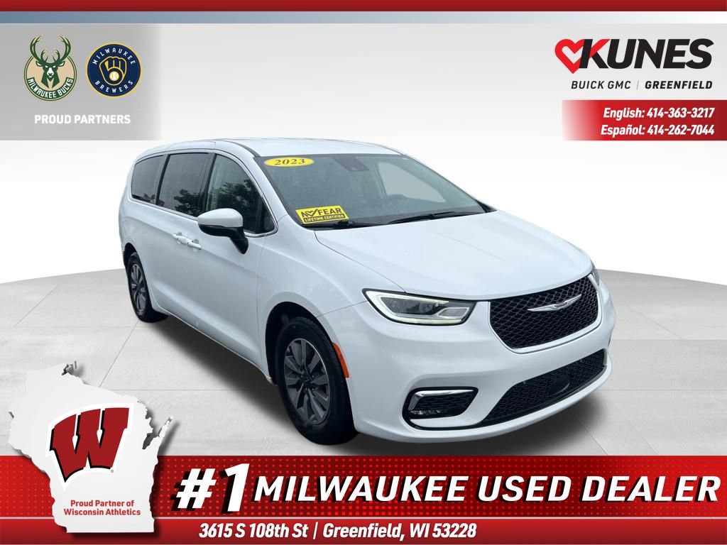 Used 2023 Chrysler Pacifica Touring-L