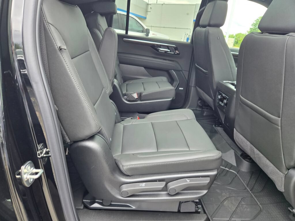 New 2026 Chevrolet Suburban LT w/ Comfort Package AWD/4WD image 8
