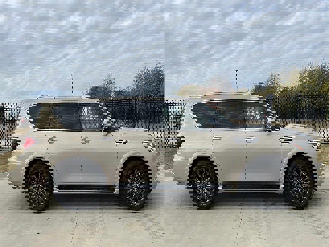 Used 2022 INFINITI QX80 Sensory w/ Cargo Package image 3