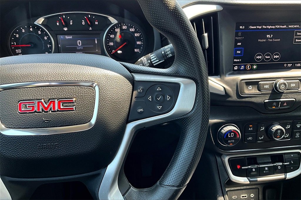Used 2023 GMC Terrain SLE image 12