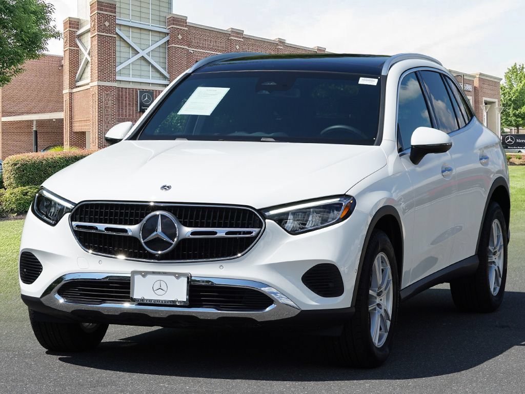 Used 2025 Mercedes-Benz GLC 300 4MATIC image 4