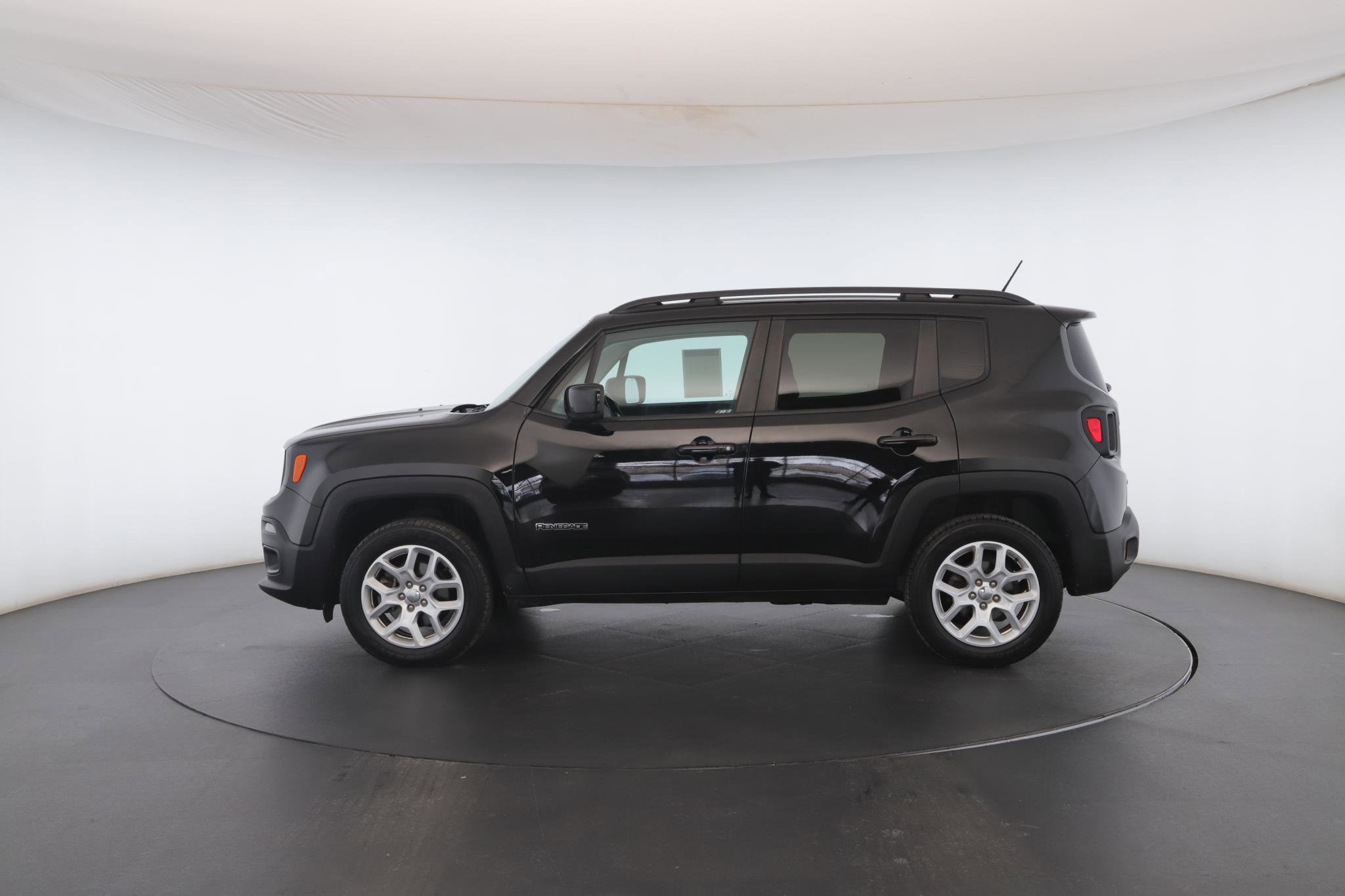 Used 2017 Jeep Renegade Latitude image 17