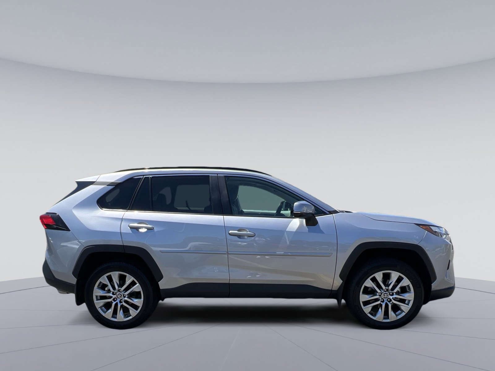 Used 2023 Toyota RAV4 XLE Premium AWD/4WD image 10
