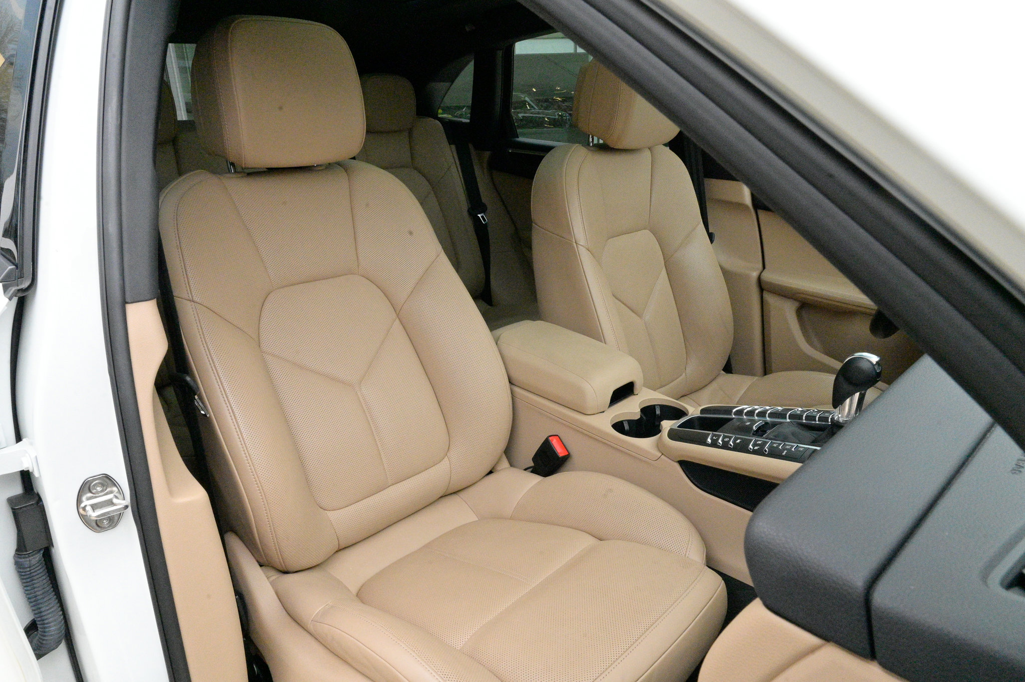 Used 2020 Porsche Macan image 54