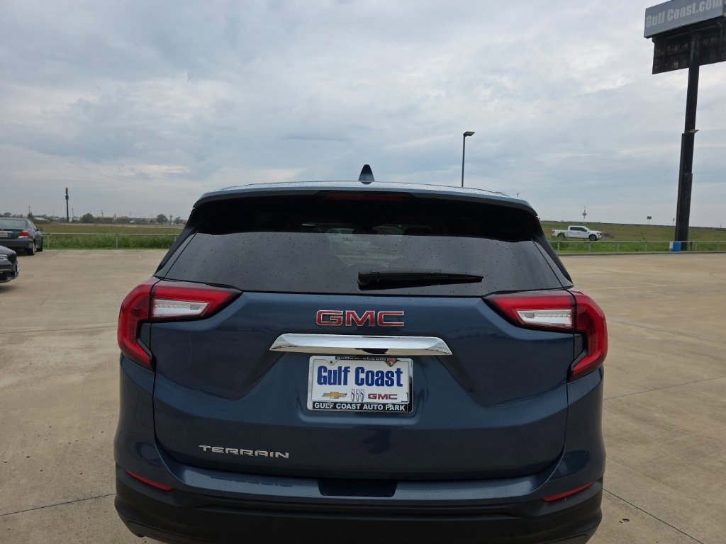 Used 2024 GMC Terrain SLE image 7