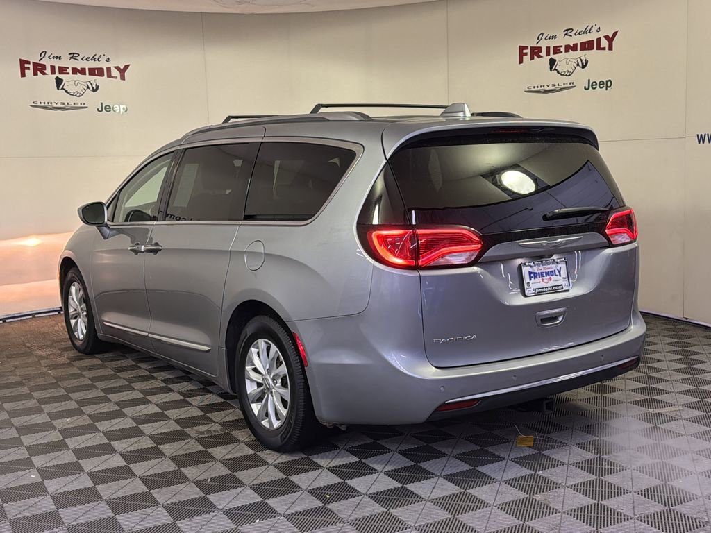 Used 2018 Chrysler Pacifica Touring-L Plus image 9
