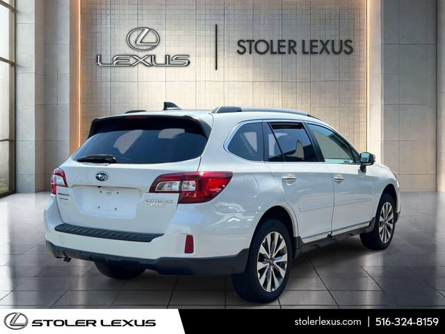 Used 2017 Subaru Outback 2.5i Touring AWD/4WD image 3