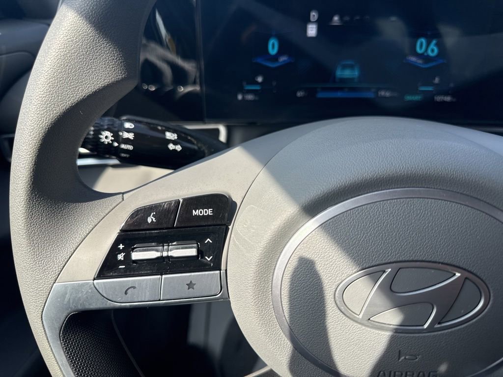 Used 2024 Hyundai Elantra SEL image 17