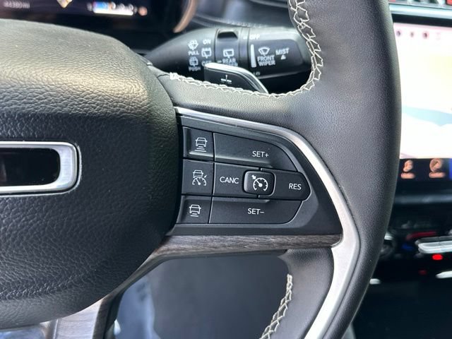 Used 2024 Jeep Grand Cherokee L Limited w/ Black Appearance Package AWD/4WD image 6