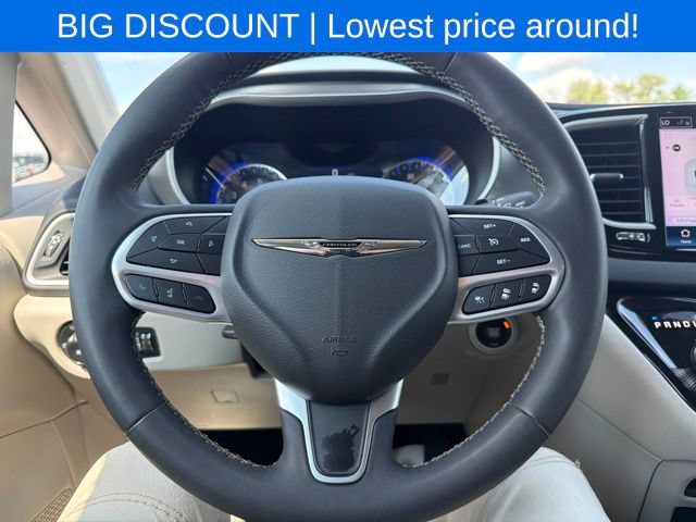 Used 2023 Chrysler Pacifica Touring-L FWD image 52