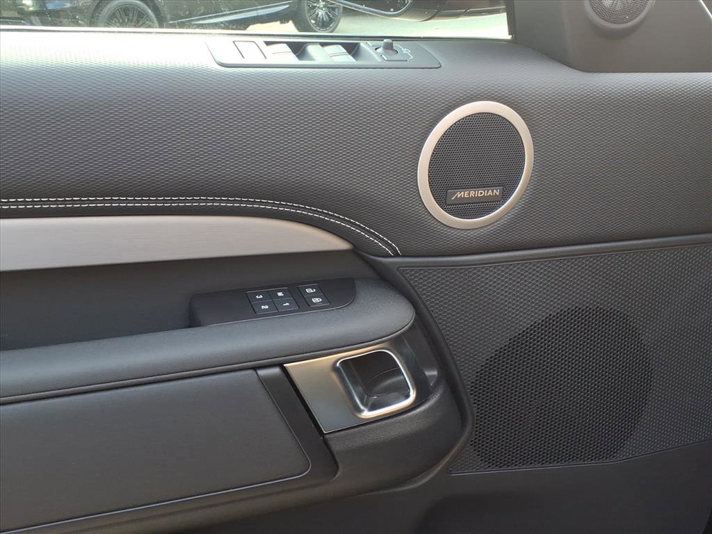 New 2026 Land Rover Discovery Limited Edition image 10