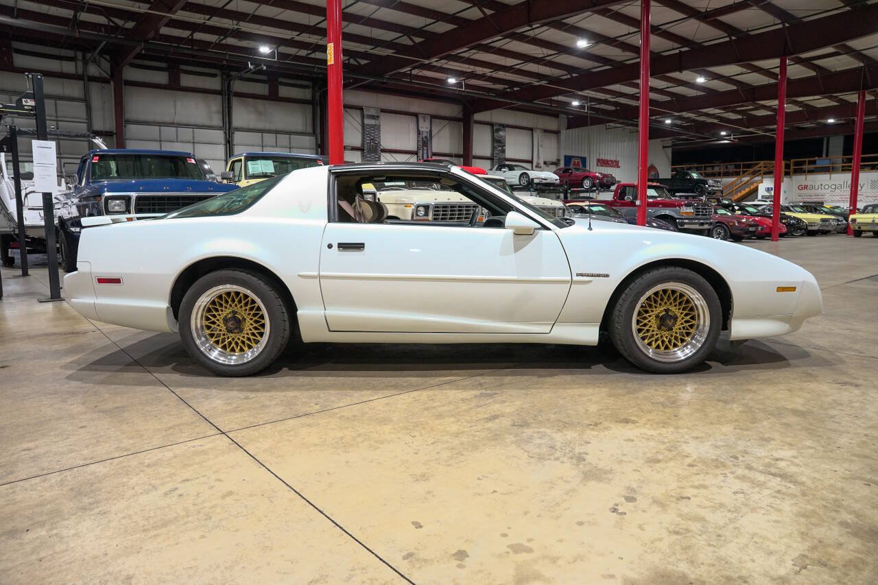Used 1992 Pontiac Firebird Formula RWD image 10