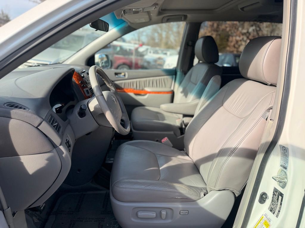 Used 2009 Toyota Sienna XLE image 15