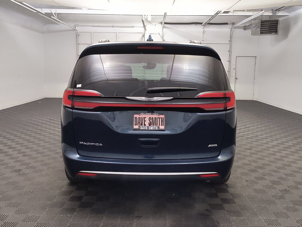 Used 2022 Chrysler Pacifica Touring-L AWD/4WD image 11